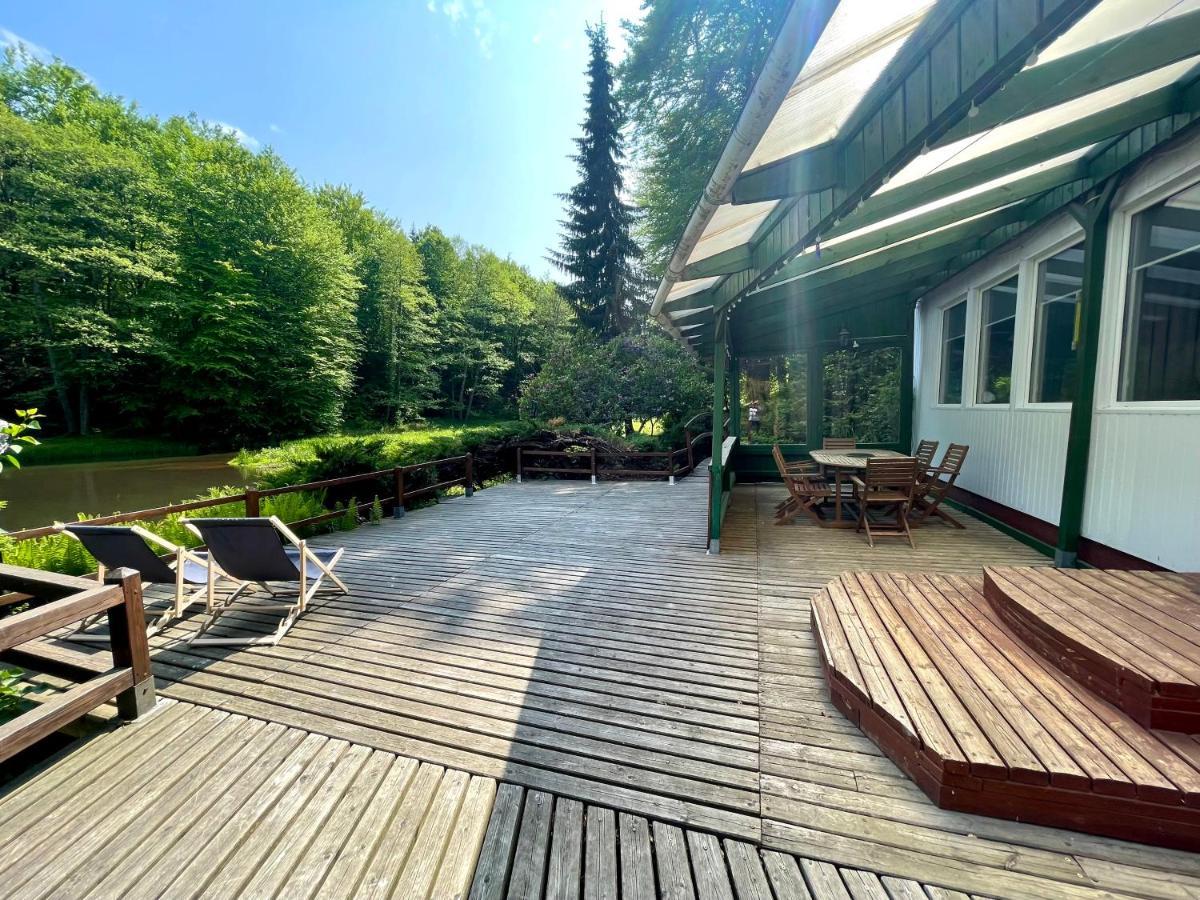 Domek W Glebi Lasu Nad Stawem Wierszyno Extérieur photo